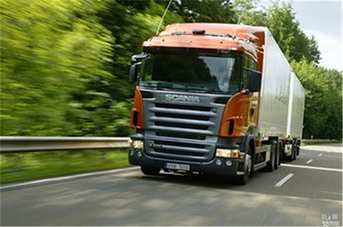 經(jīng)濟(jì)增長(zhǎng)驅(qū)動(dòng)下的道路貨物運(yùn)輸行業(yè) 機(jī)遇、挑戰(zhàn)與未來(lái)展望